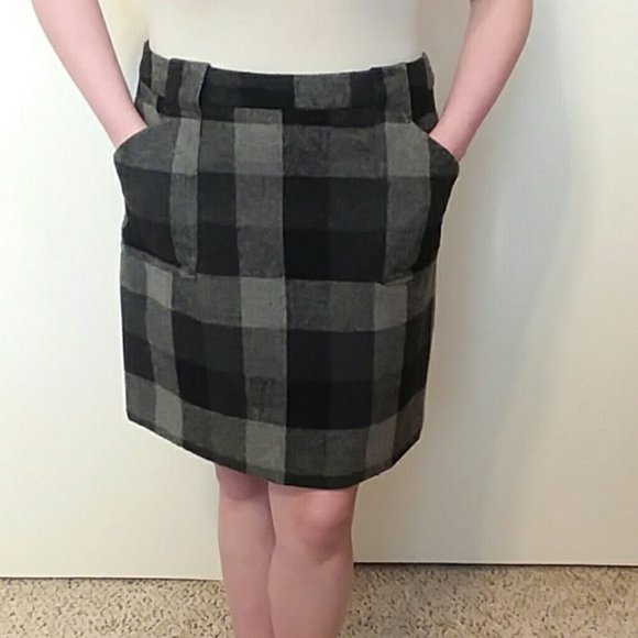 NWT Super Cute Plaid Skirt, perfect for Fall - Picture 2 of 7